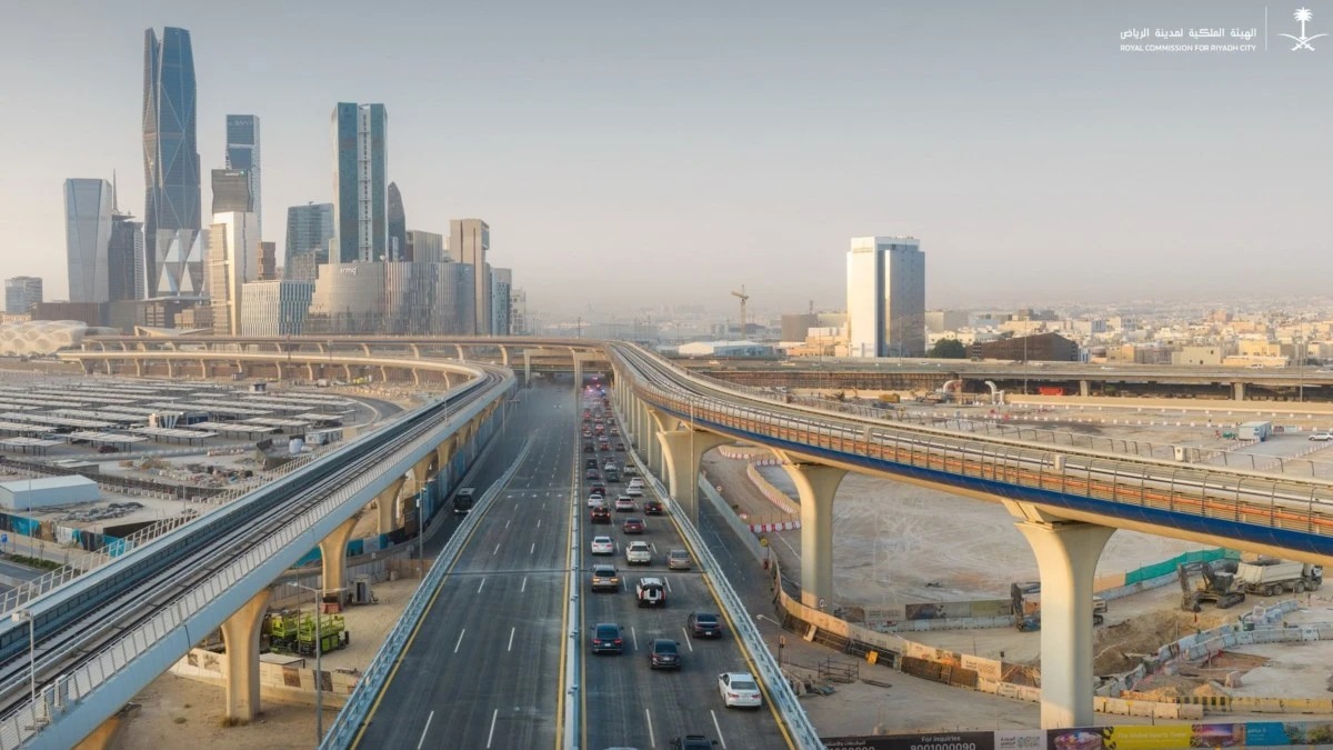 افتتاح جسر طريق الثمامة في الرياض بطول 400 متر