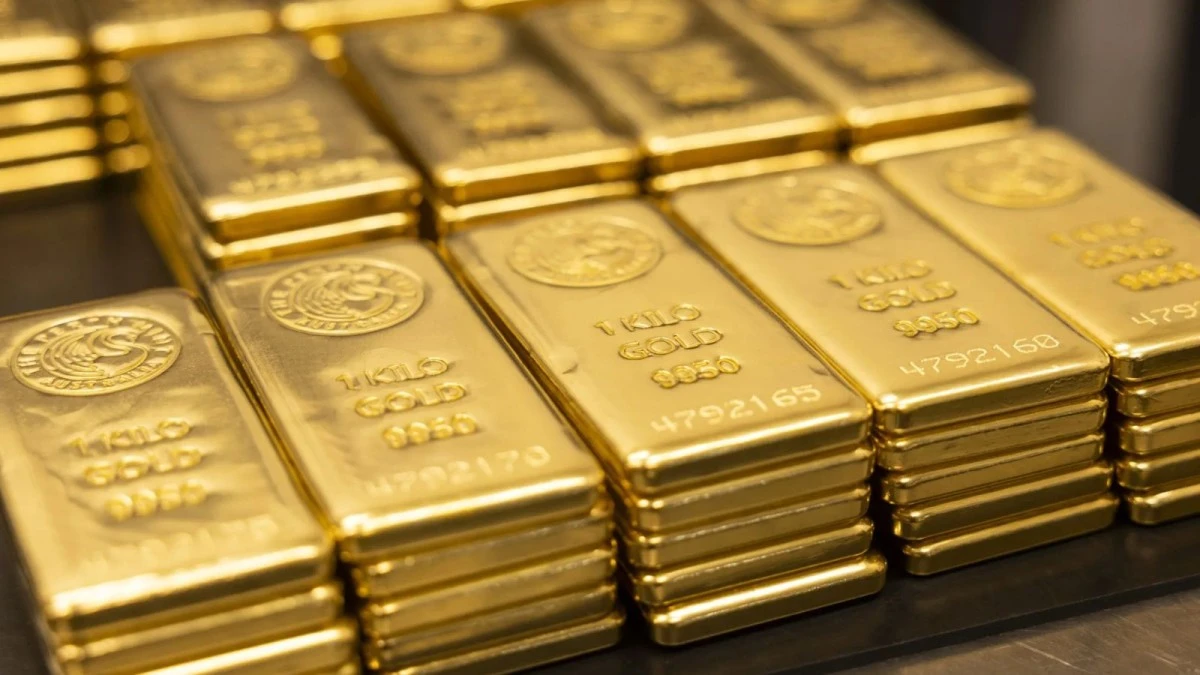 الذهب يرتفع فوق 4200 دولار بدعم تراجع النفط وعوائد السندات