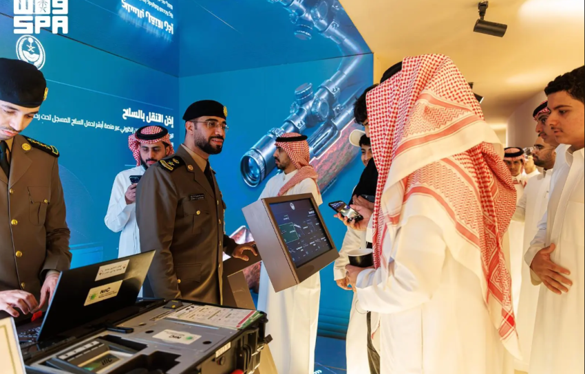 الإدارة العامة للأسلحة والمتفجرات بوزارة الداخلية تشارك في معرض الصقور والصيد السعودي الدولي 2026