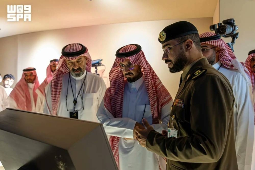 محافظ الخرج يزور جناح “الداخلية” في “معرض الصقور والصيد”
