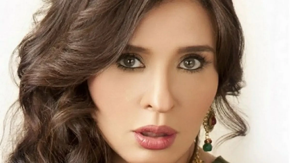 «لن أقف عند هذا الرقم».. الفنانة دينا تكشف سر زيجاتها الـ9