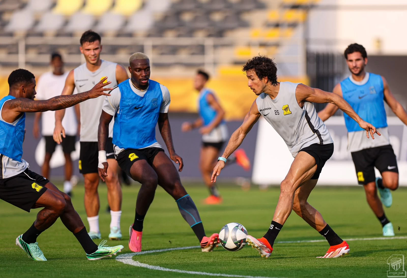 الاتحاد يسعى للثأر من شباب الأهلي الإماراتي