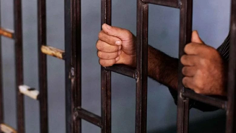 بلّغت عنه!.. استغاثة أمٍّ مريضة تنقذ مهندسًا من الحبس في دمنهور