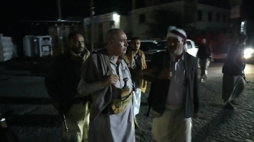 وكيل أول محافظة تعز يتفقد ليلاً المناطق المحيطة بجبهتي المطار القديم والدفاع الجوي