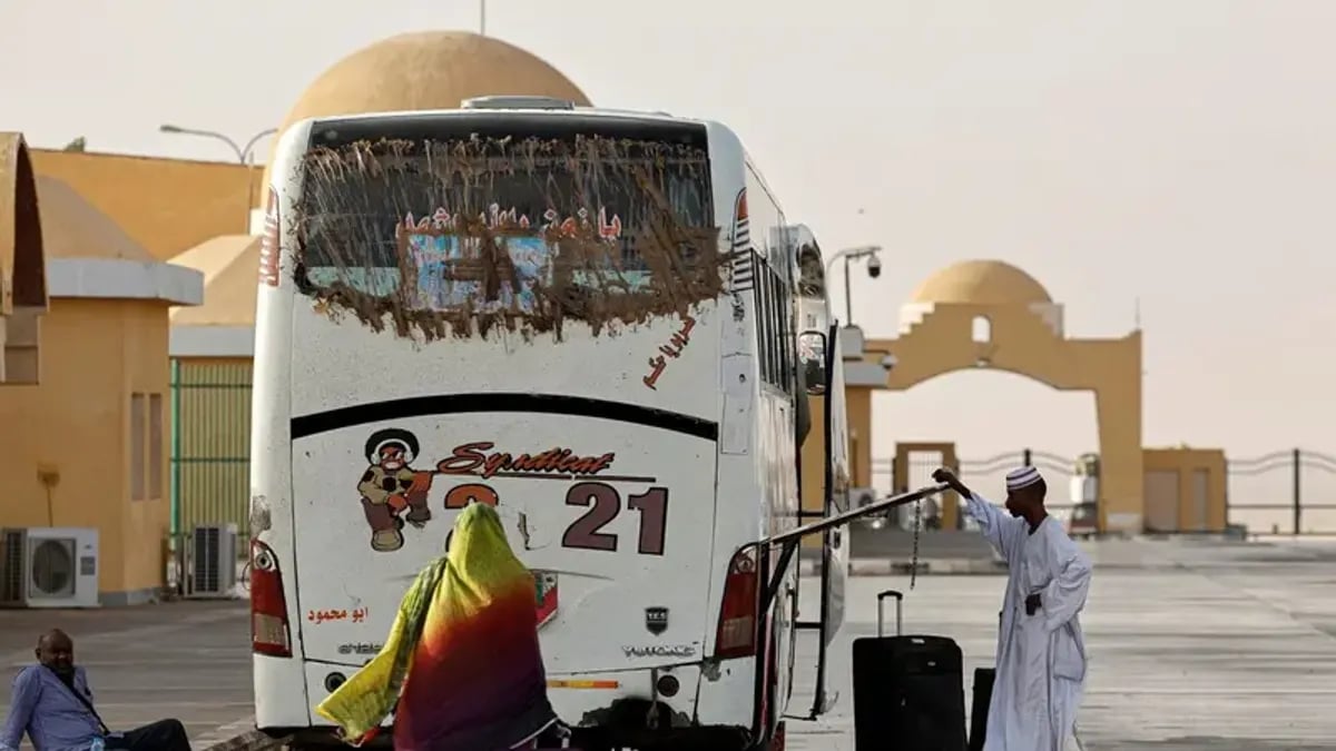 مصر توقف عبور الشاحنات التجارية إلى السودان عبر ميناء قسطل لأجل غير مسمى