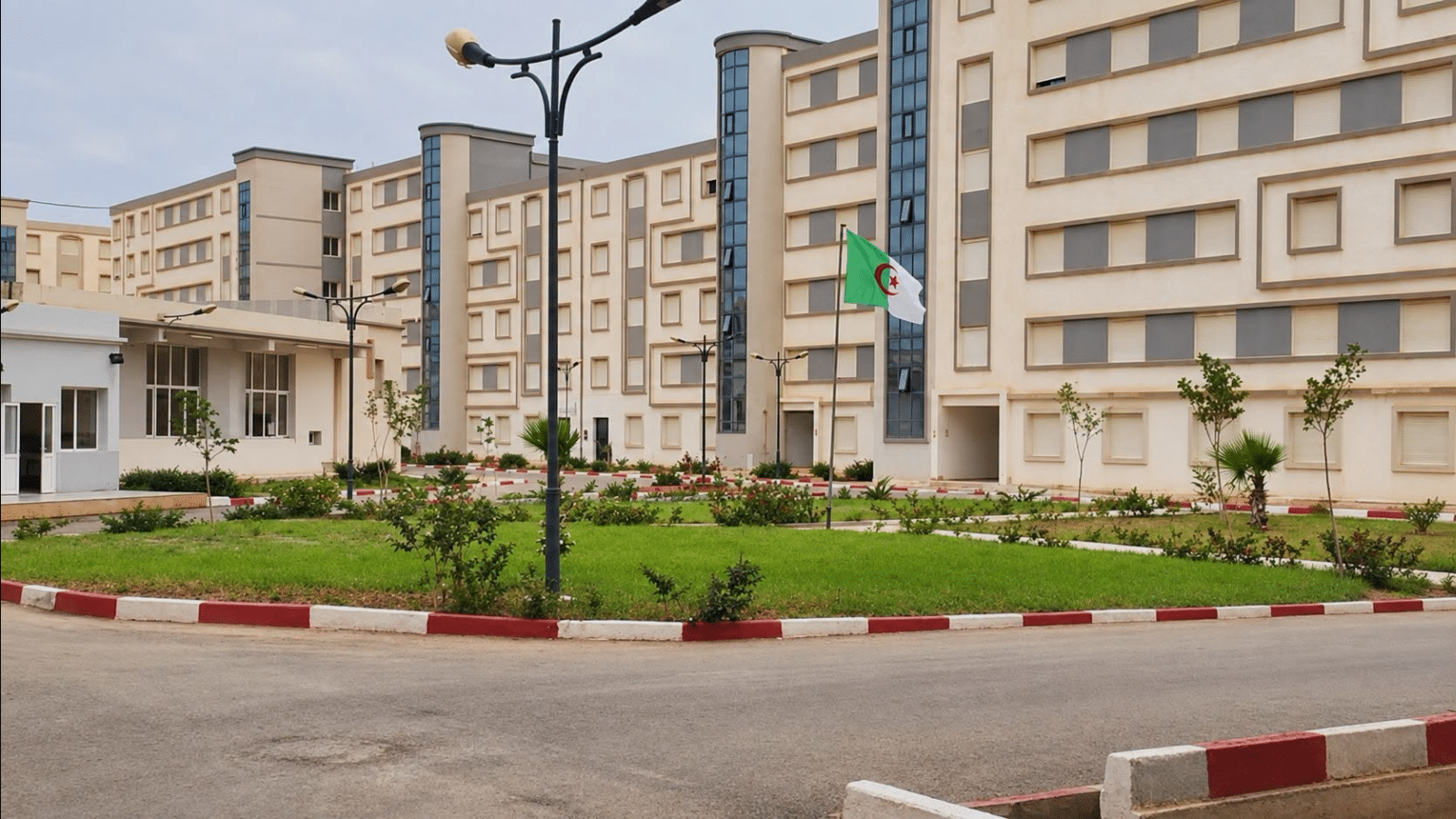 إنهاء مهام مديرة إقامة جامعية بوهران بعد جدل نشر أسماء طالبات