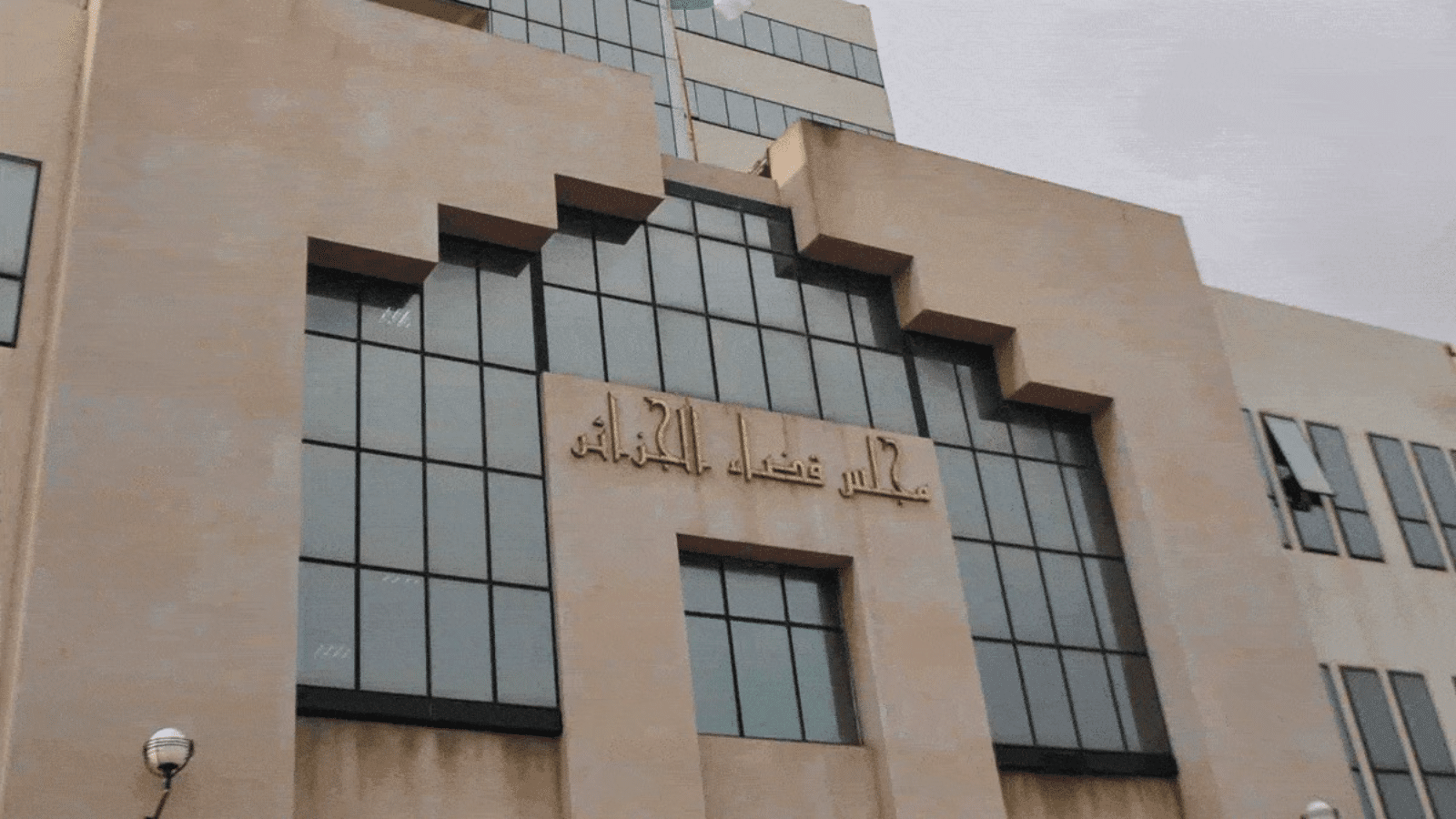 تحقيقات عاجلة في الجزائر بشأن رمي مواد غذائية صالحة للاستهلاك