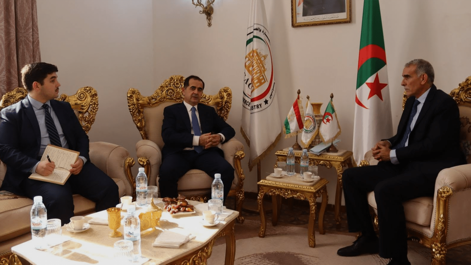 الجزائر وطاجيكستان تبحثان تعزيز الشراكة الاقتصادية وتوسيع المبادلات التجارية