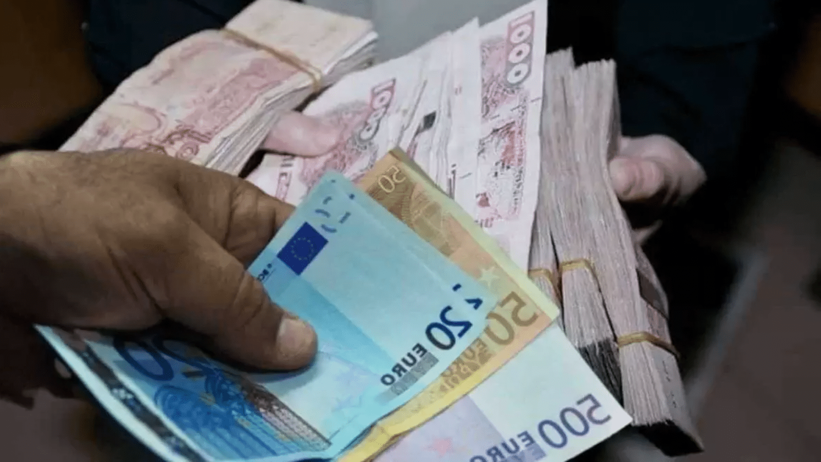 أسعار اليورو والدولار والعملات العربية اليوم في الجزائر