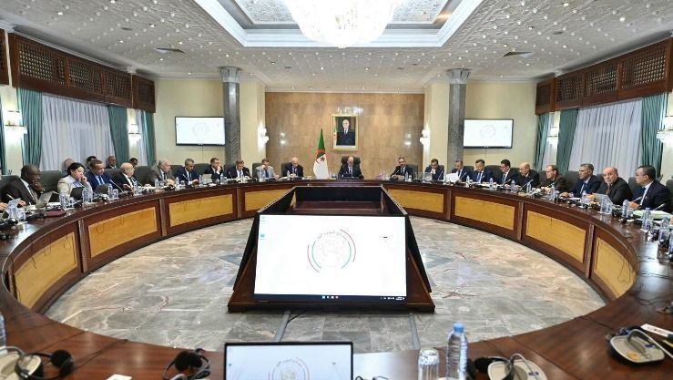 الحكومة تراجع آلية الإدماج في صناعة المركبات والهواتف بالجزائر