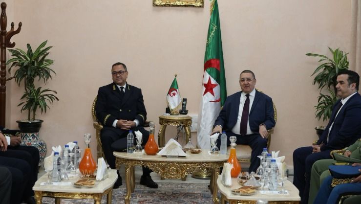 مراد يُشرف على مراسم تنصيب محمد مزيان واليا لولاية بجاية
