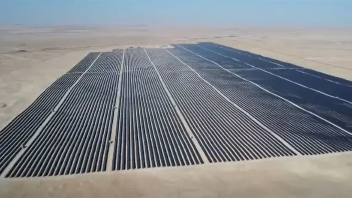 تدشين أكبر محطة للطاقة الشمسية في الجزائر (فيديو)