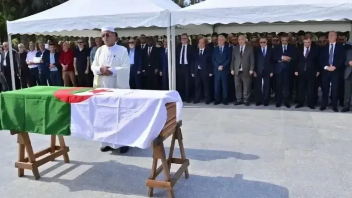 جثمان محمد علي هارون يوارى الثرى بمقبرة العالية