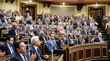 عاجل..                                             مجلس النواب يٌقر 10% علاوة دورية للمخاطبين بالخدمة المدنية بحد أدنى 150 جنيها